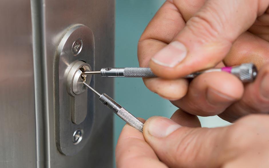 ouvrir une porte Épône