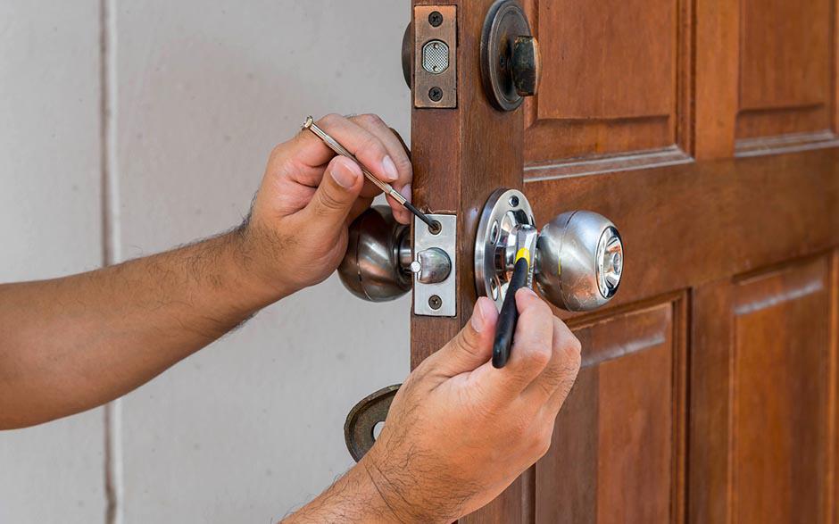 ouvrir une porte Épône